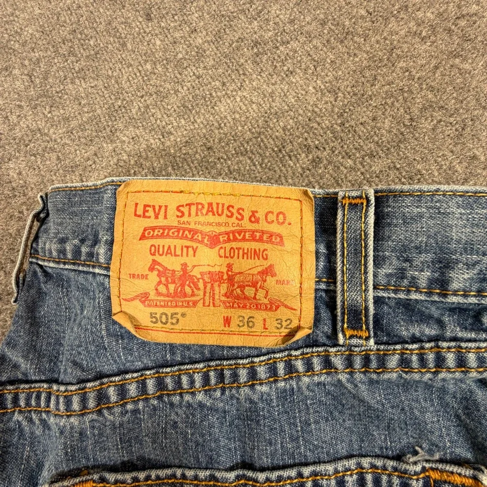 Levis 505 Regular Fit Mens‎ Jeans 36x32 Blue Straight Leg Denim 00505-0216 #2299
